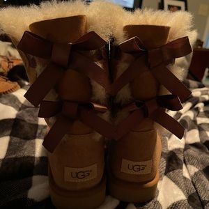 Bailey Bow chestnut Ugg boots
